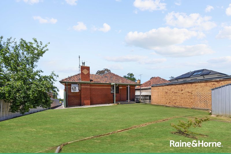 Photo - 27 Watford Road, St Albans VIC 3021 - Image 11