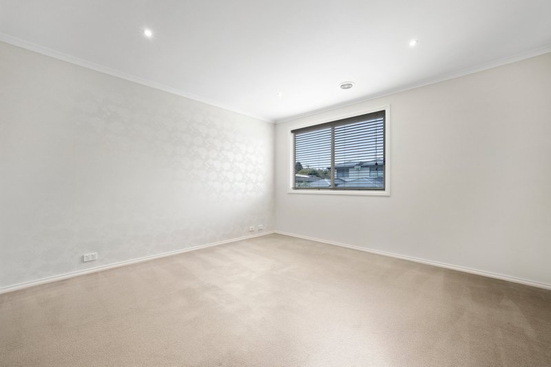 Photo - 27 Watling Grove, Ferntree Gully VIC 3156 - Image 4