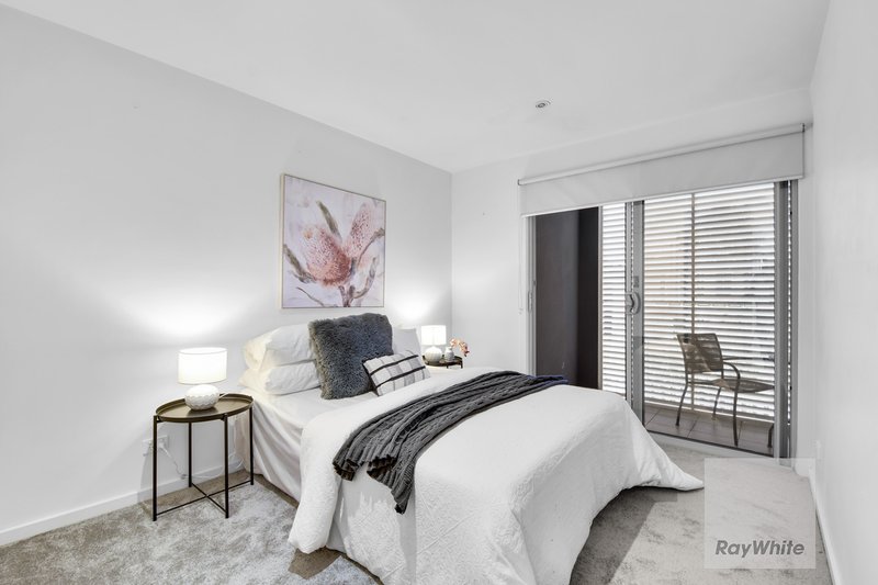 Photo - 27 Waxflower Crescent, Bundoora VIC 3083 - Image 6