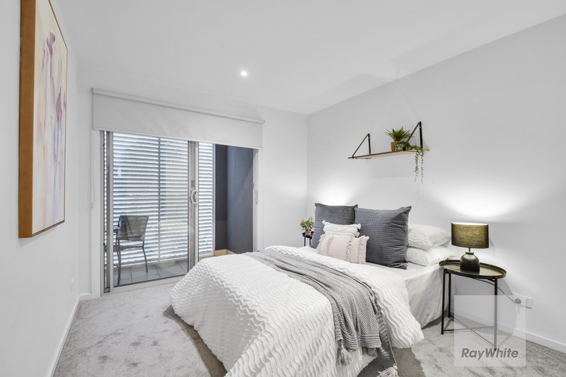 Photo - 27 Waxflower Crescent, Bundoora VIC 3083 - Image 7