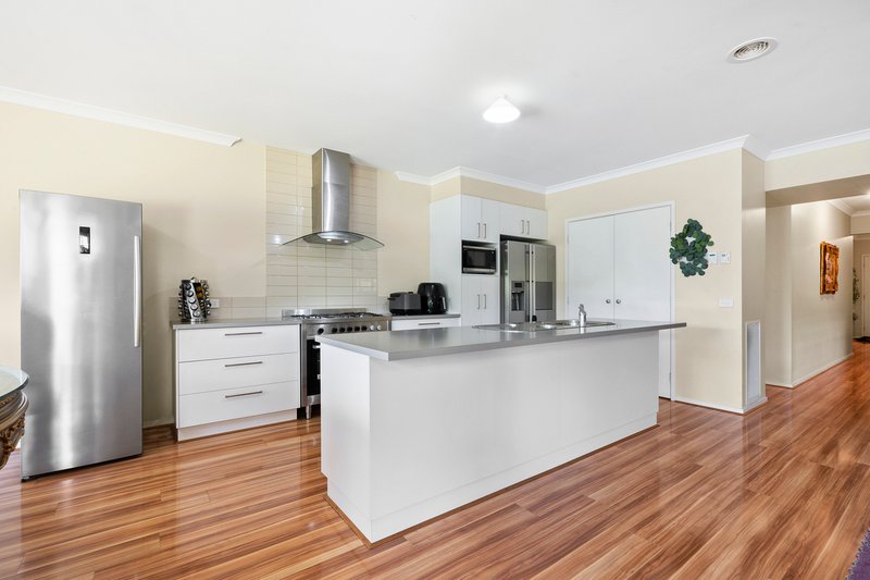 Photo - 27 Weerana Way, Lara VIC 3212 - Image 5