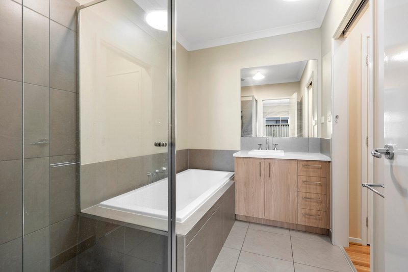 Photo - 27 Weerana Way, Lara VIC 3212 - Image 10