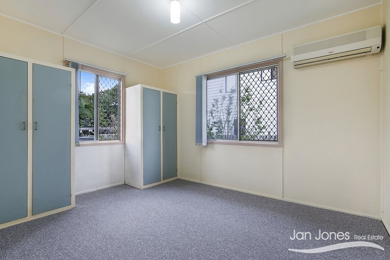 Photo - 27 Westbrook St , Woody Point QLD 4019 - Image 9