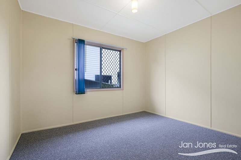 Photo - 27 Westbrook St , Woody Point QLD 4019 - Image 11