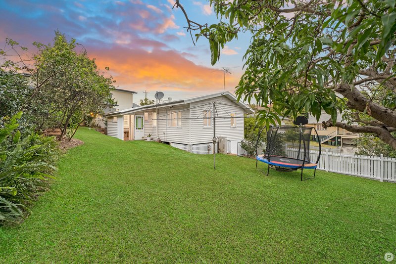 Photo - 27 Wilgarning Street, Stafford Heights QLD 4053 - Image 20