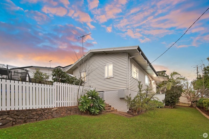 Photo - 27 Wilgarning Street, Stafford Heights QLD 4053 - Image 22