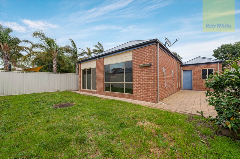 Photo - 27 Willmott Drive, Craigieburn VIC 3064 - Image 10