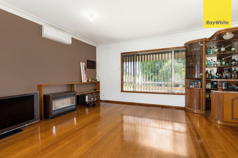 Photo - 27 Willow Avenue, St Albans VIC 3021 - Image 3