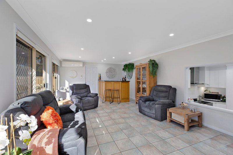 Photo - 27 Windsor Road, Wamberal NSW 2260 - Image 11