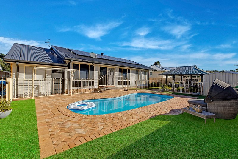 Photo - 27 Windsor Road, Wamberal NSW 2260 - Image 13