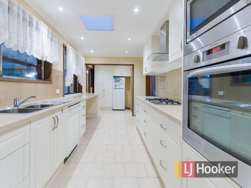 Photo - 27 Winnima Avenue, Hampton Park VIC 3976 - Image 2