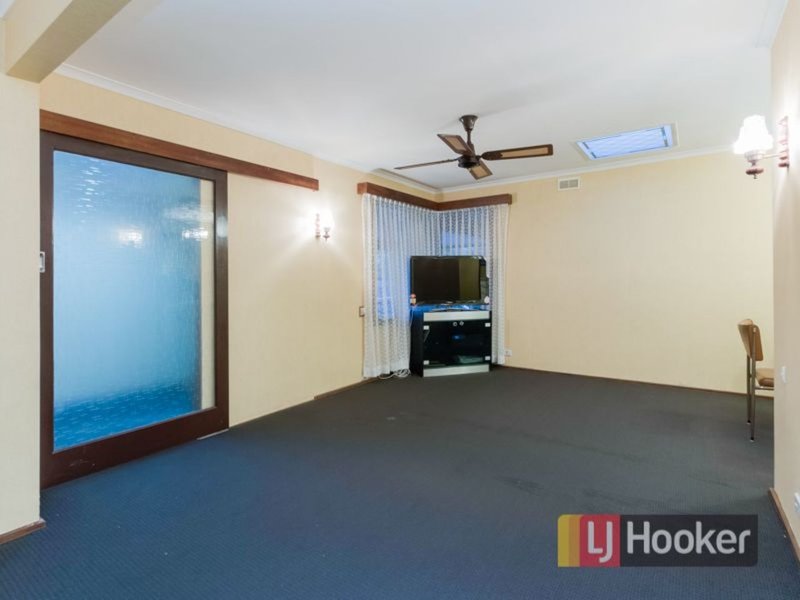 Photo - 27 Winnima Avenue, Hampton Park VIC 3976 - Image 3