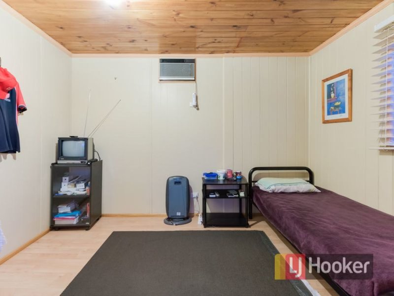 Photo - 27 Winnima Avenue, Hampton Park VIC 3976 - Image 11