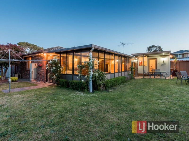 Photo - 27 Winnima Avenue, Hampton Park VIC 3976 - Image 15