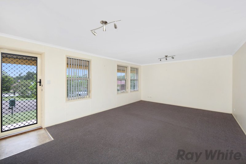 Photo - 27 Woodbridge Crescent, Lake Munmorah NSW 2259 - Image 4