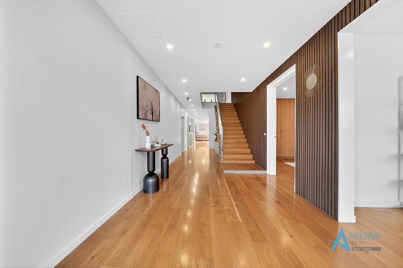 Photo - 27 Woodlea Boulevard, Aintree VIC 3336 - Image 4