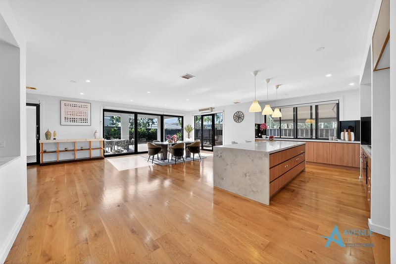 Photo - 27 Woodlea Boulevard, Aintree VIC 3336 - Image 6
