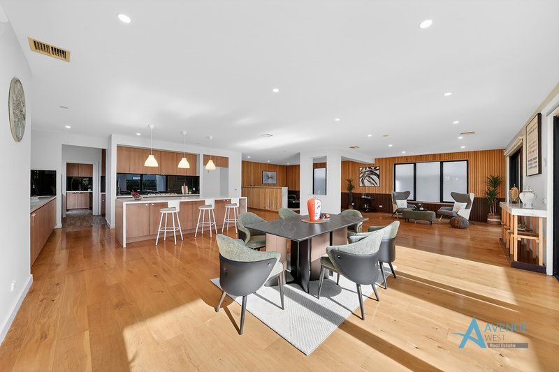 Photo - 27 Woodlea Boulevard, Aintree VIC 3336 - Image 14