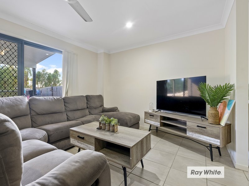 Photo - 27 Woodroffe Crescent, Redbank Plains QLD 4301 - Image 2