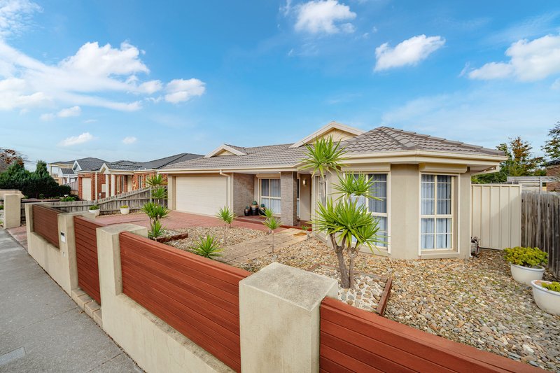 Photo - 27 Woodside Way, Roxburgh Park VIC 3064 - Image 3
