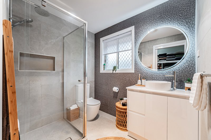 Photo - 27 Woodside Way, Roxburgh Park VIC 3064 - Image 5