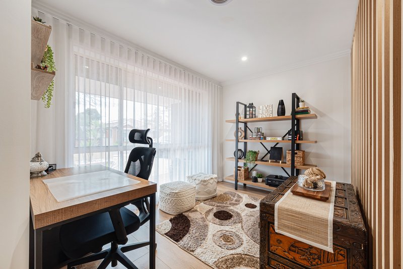 Photo - 27 Woodside Way, Roxburgh Park VIC 3064 - Image 6