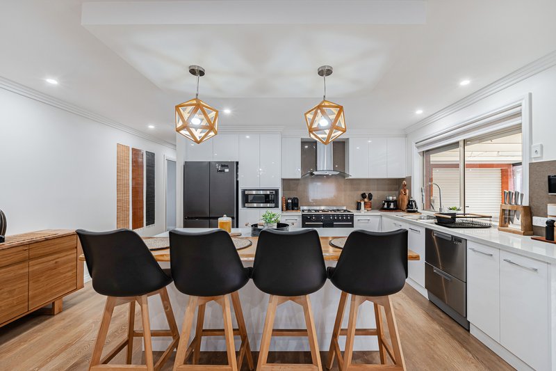 Photo - 27 Woodside Way, Roxburgh Park VIC 3064 - Image 13