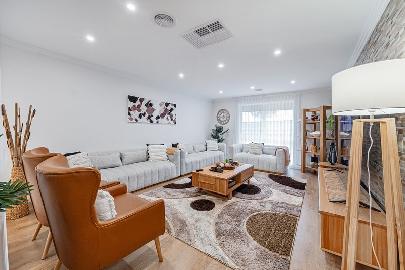 Photo - 27 Woodside Way, Roxburgh Park VIC 3064 - Image 17
