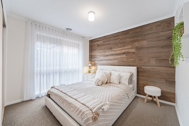 Photo - 27 Woodside Way, Roxburgh Park VIC 3064 - Image 21