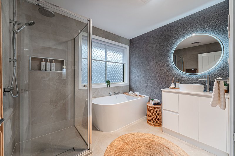 Photo - 27 Woodside Way, Roxburgh Park VIC 3064 - Image 23
