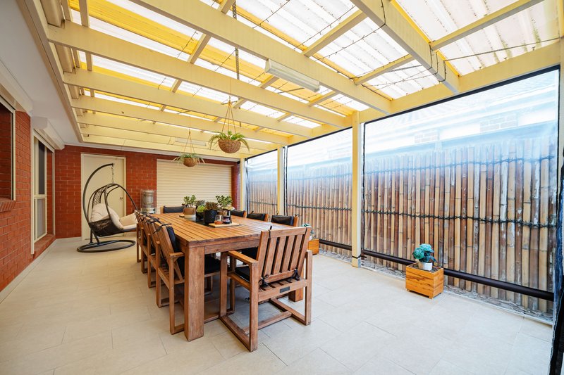 Photo - 27 Woodside Way, Roxburgh Park VIC 3064 - Image 25