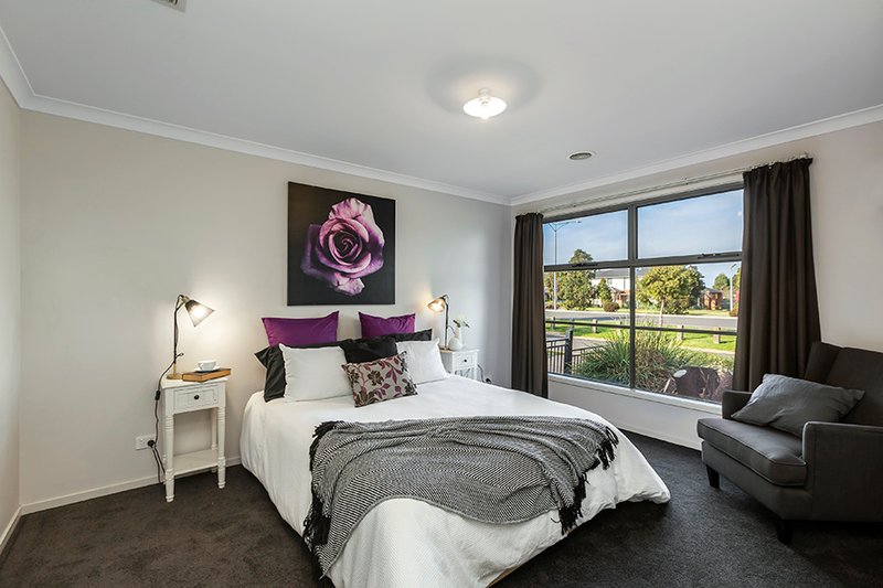 Photo - 27 Wylie Way, Point Cook VIC 3030 - Image 10