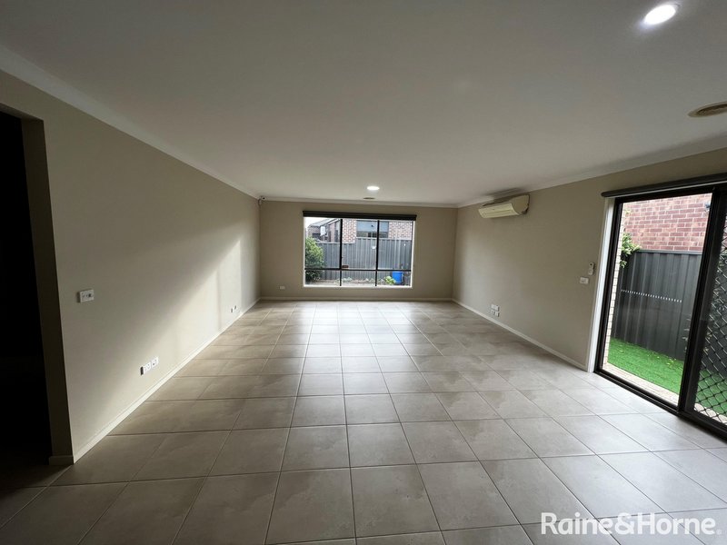 Photo - 27 Yanga Avenue, Tarneit VIC 3029 - Image 2