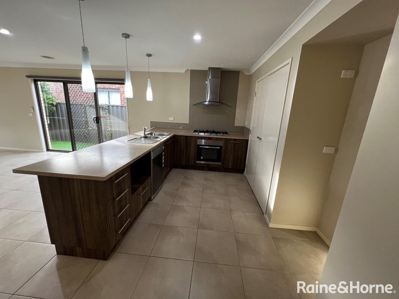 Photo - 27 Yanga Avenue, Tarneit VIC 3029 - Image 3