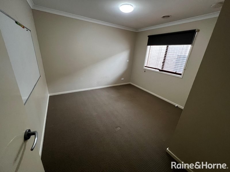 Photo - 27 Yanga Avenue, Tarneit VIC 3029 - Image 6