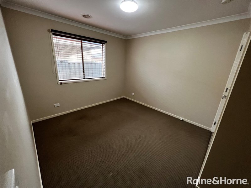 Photo - 27 Yanga Avenue, Tarneit VIC 3029 - Image 8