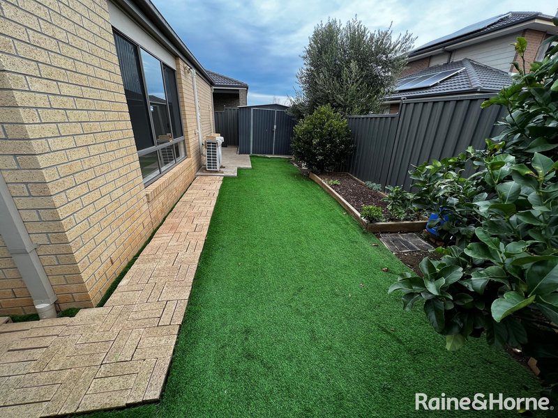 Photo - 27 Yanga Avenue, Tarneit VIC 3029 - Image 10