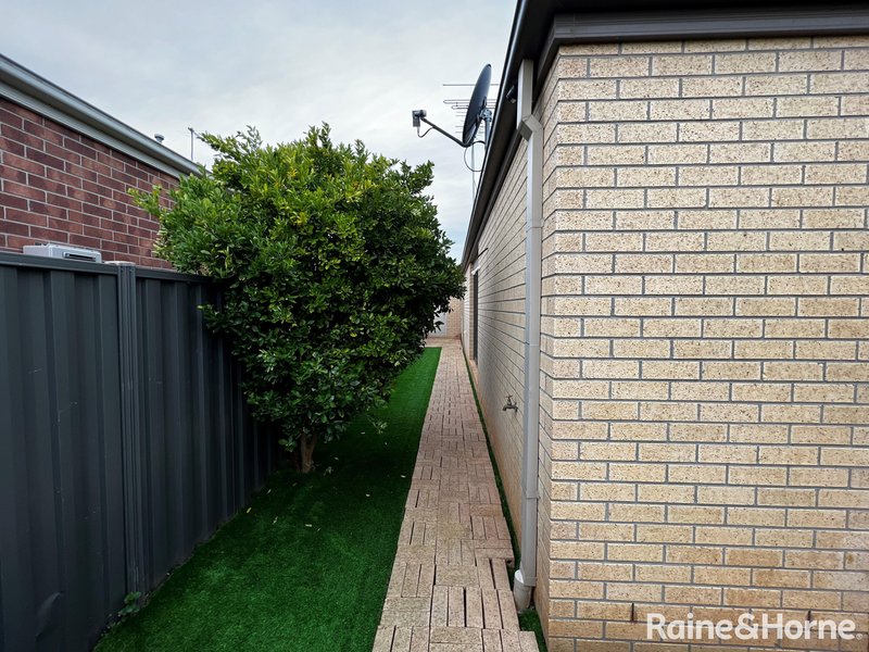 Photo - 27 Yanga Avenue, Tarneit VIC 3029 - Image 11