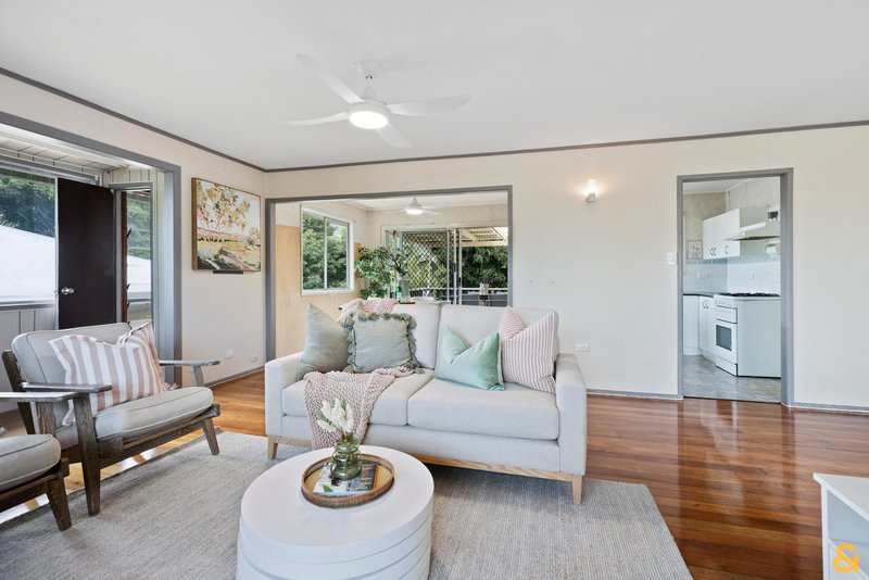 Photo - 27 Yaringa Street, Manly West QLD 4179 - Image 5