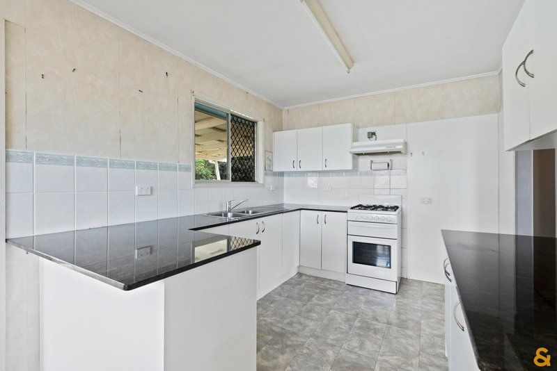 Photo - 27 Yaringa Street, Manly West QLD 4179 - Image 7