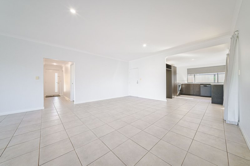Photo - 27 Yaroomba Place, Clarkson WA 6030 - Image 7