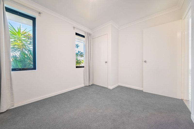 Photo - 27 Yaroomba Place, Clarkson WA 6030 - Image 11