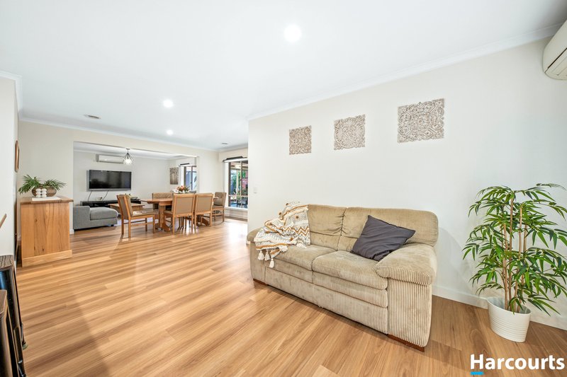 Photo - 27 Yvette Drive, Rowville VIC 3178 - Image 4