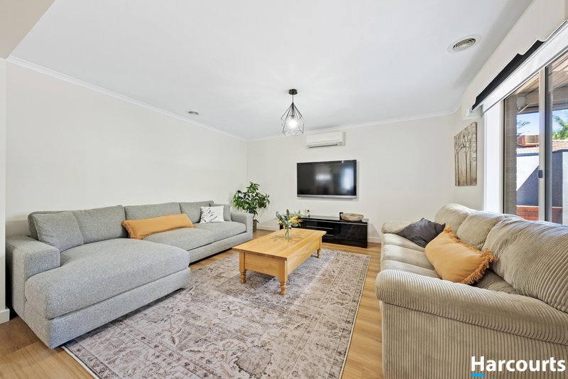 Photo - 27 Yvette Drive, Rowville VIC 3178 - Image 6