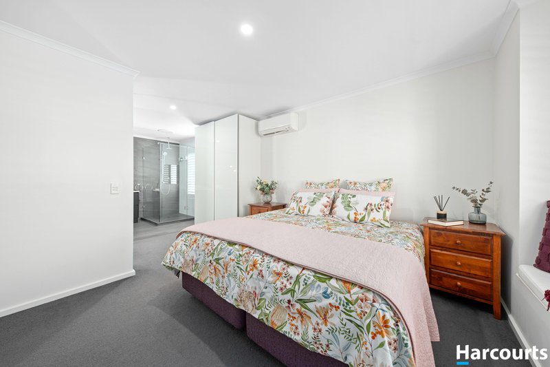 Photo - 27 Yvette Drive, Rowville VIC 3178 - Image 9