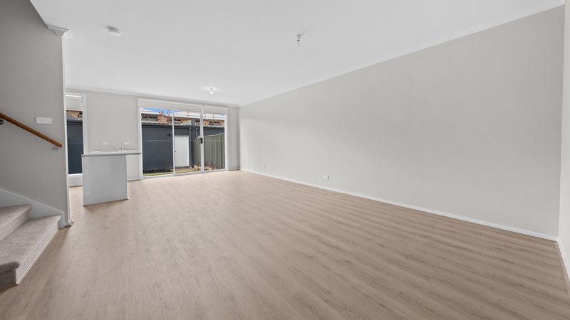 Photo - 270 Highlander Drive, Craigieburn VIC 3064 - Image 2