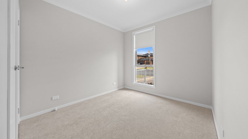 Photo - 270 Highlander Drive, Craigieburn VIC 3064 - Image 5