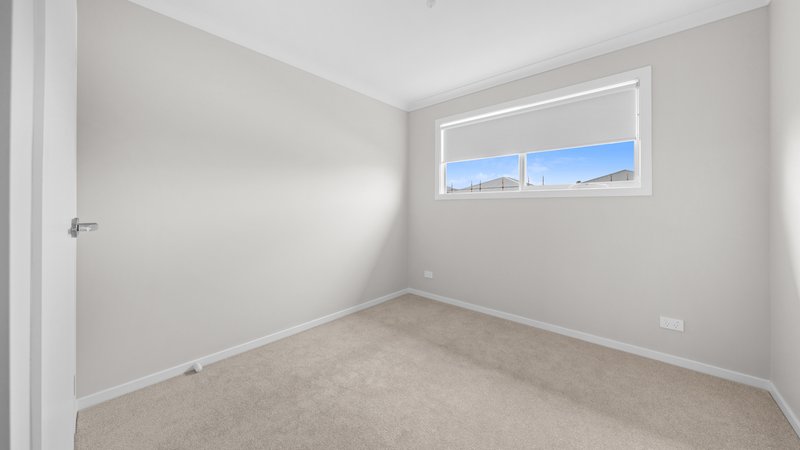Photo - 270 Highlander Drive, Craigieburn VIC 3064 - Image 7