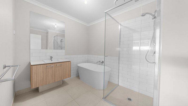 Photo - 270 Highlander Drive, Craigieburn VIC 3064 - Image 10