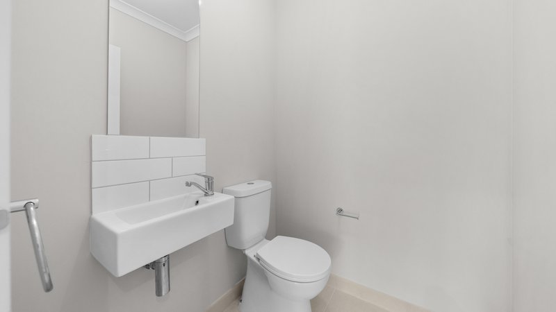 Photo - 270 Highlander Drive, Craigieburn VIC 3064 - Image 12